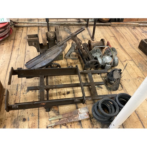 19 - A cast iron adjustable extending machine table, with rack and pinion action, Newman Industries induc... 