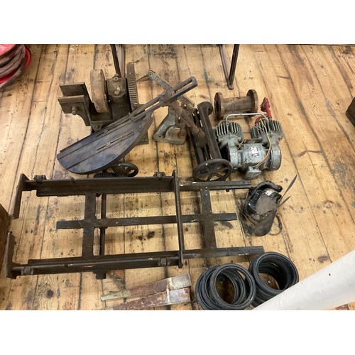 19 - A cast iron adjustable extending machine table, with rack and pinion action, Newman Industries induc... 