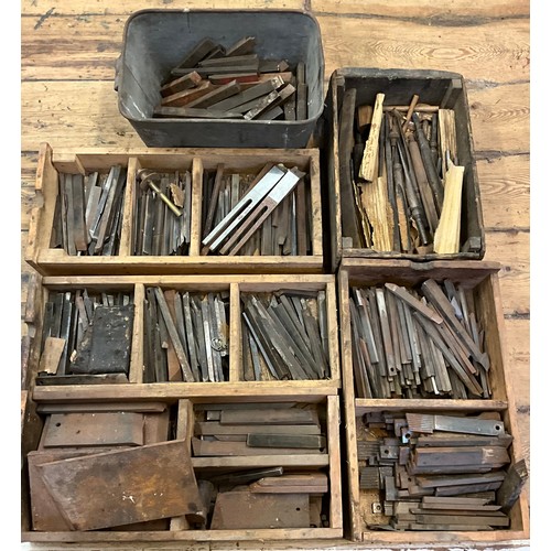 20 - A large quantity of industrial wood lathe chisels / cutters, some for use in bobbin turning, the lar... 