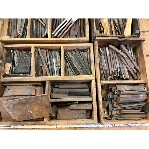 20 - A large quantity of industrial wood lathe chisels / cutters, some for use in bobbin turning, the lar... 