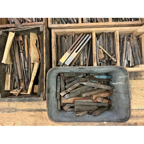 20 - A large quantity of industrial wood lathe chisels / cutters, some for use in bobbin turning, the lar... 