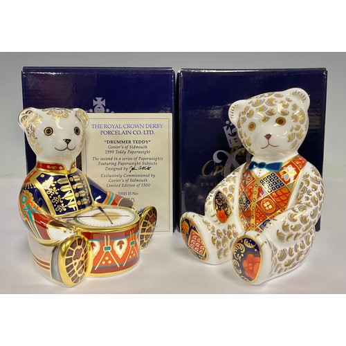 5061 - A Royal Crown Derby paperweight, Drummer Bear, Goviers of Sidmouth exclusive, limited edition 170/1,... 