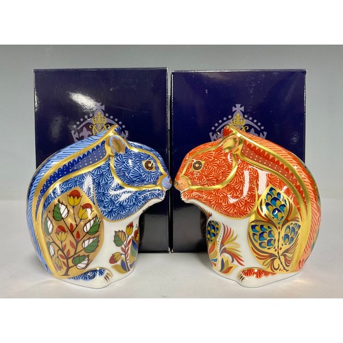 5052 - A Royal Crown Derby paperweight, Debenhams Squirrel, gold stopper, 9cm, printed mark in red, boxed; ... 