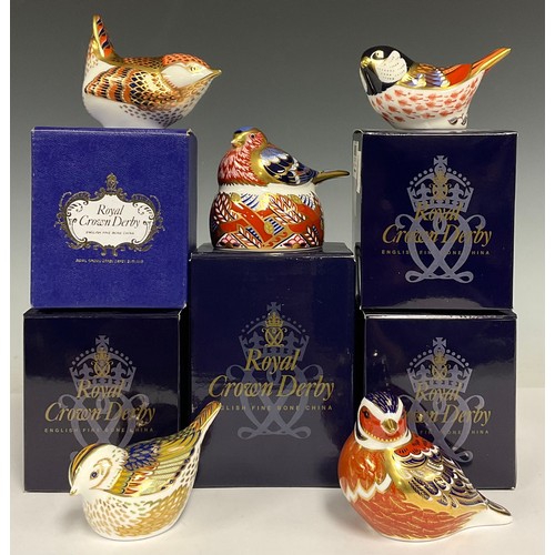 5066 - A Royal Crown Derby paperweight, Firecrest, Collector's Guild exclusive, gold stopper, 6cm, printed ... 