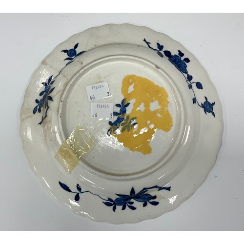 96 - A 19th century Chinese under glazed blue and white saucer and conforming tea bowl, 8cm dia, a 18th c... 