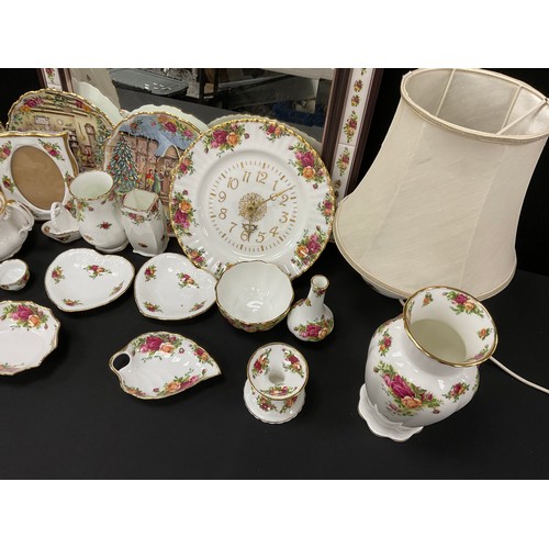 344 - Royal Albert Old Country Roses ware including; table lamp, vases, trinket tray, decorative plates, c... 