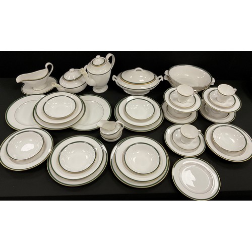 519 - A Spode Tuscana pattern dinner and tea set for six inc tureen and cover, vegetable dishes, dinner pl... 