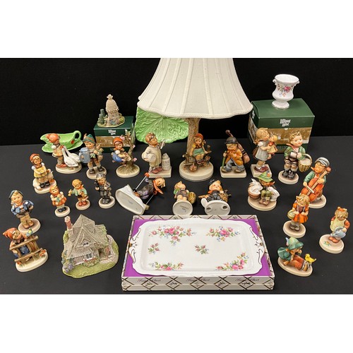 523 - Ceramics - Lilliput Lane Cottages including; Rose Cottage, The Great Equatorial, The Toadstool, The ... 