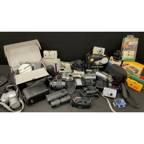 547 - Cameras and photographic equipment - minox 35gt, Sony 12x handycam, fujifilm s3500, cool pix L22, Ky... 