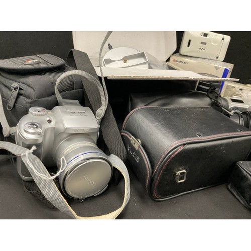 547 - Cameras and photographic equipment - minox 35gt, Sony 12x handycam, fujifilm s3500, cool pix L22, Ky... 