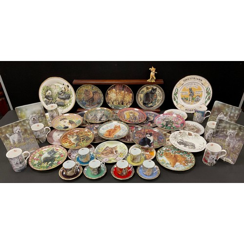 548 - Lesley’s Cats six miniature cups collection, collectors plates, Danbury Mint Westies plaques, cups e... 