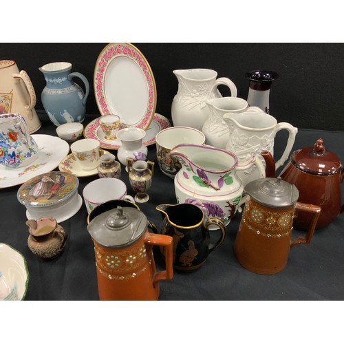 555 - Early 20th century and later including; Copper lustre, Sunderland lustre, children’s tea set, Prattw... 