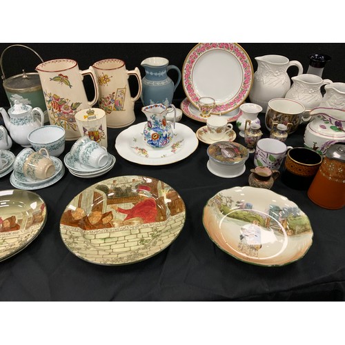 555 - Early 20th century and later including; Copper lustre, Sunderland lustre, children’s tea set, Prattw... 