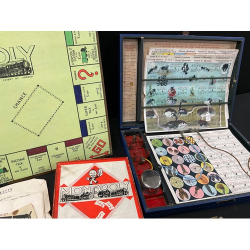 577 - Toys & Games - Chesterfield table Croquet, tin table football, Knapp Electic Questioner, early card ... 