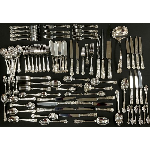 585 - A Slack & Barlow silver plated Kings pattern canteen, for Eight inc dinner and side forks, knives, s... 