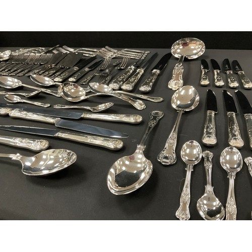 585 - A Slack & Barlow silver plated Kings pattern canteen, for Eight inc dinner and side forks, knives, s... 