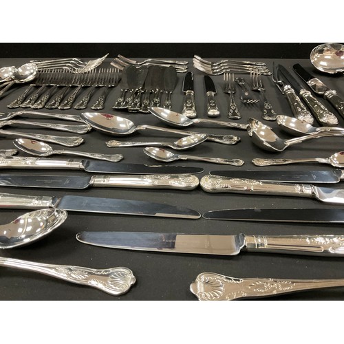 585 - A Slack & Barlow silver plated Kings pattern canteen, for Eight inc dinner and side forks, knives, s... 