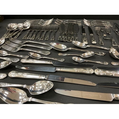 585 - A Slack & Barlow silver plated Kings pattern canteen, for Eight inc dinner and side forks, knives, s... 