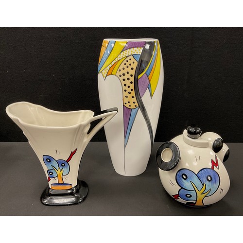 595 - A Lorna Bailey Sommerville pattern modernist teapot, similar jug,  Deborah Wood prototype vase (3).