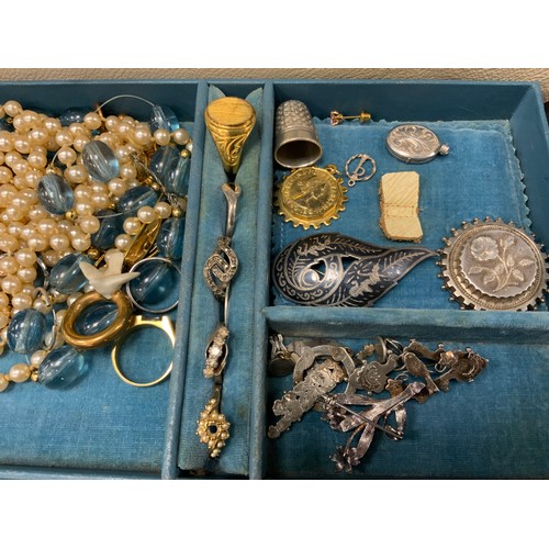 649 - Jewellery - an Aesthetic Movement silver brooch; others; pearl necklaces; rings; etc.