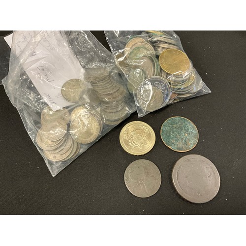 650 - Coins & Tokens - George III penny others Victorian and later, florins, crowns, half crowns, farthing... 