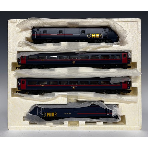 6227 - Hornby Model Railways - R2602 Great North Eastern Railway 'Tam the Gun' GNER 225 'Mallard' train pac... 