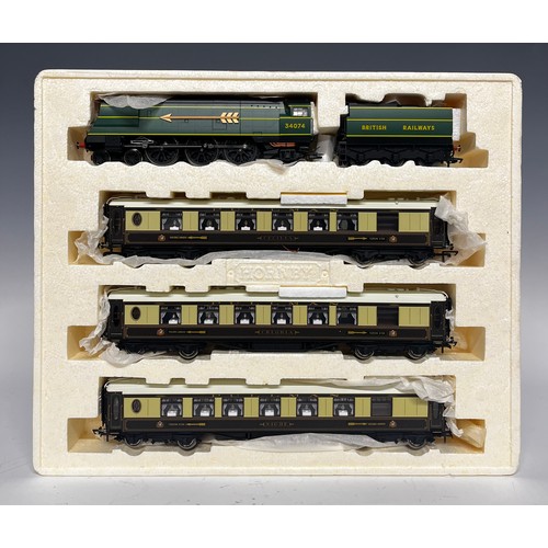 6189 - Hornby Model Railways - R2369 'The Golden Arrow' locomotive and coach train pack boxed set, comprisi... 