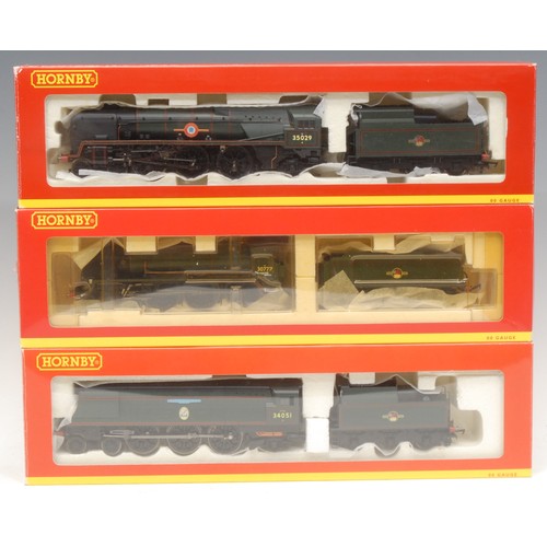 6191 - Hornby Model Railways - R2385 BR 4-6-2 'Winston Churchill' Battle of Britain Class locomotive, Natio... 