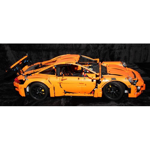 6508 - Lego - Technic, 42056 Porsche 911 GT3 RS Porsche, 57cm long, 25cm wide, 17cm high, unboxed; 42083 Bu... 