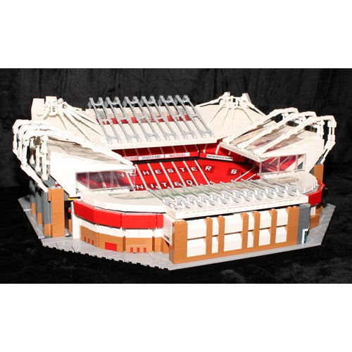 6478 - Lego - Icons, 10272 Old Trafford, Manchester United, 47cm deep, 39cm wide, 19cm high, unboxed

Retir... 