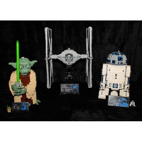 6505 - Lego - Star Wars, 75095 TIE Fighter, unboxed; 75379 R2-D2, unboxed; 75255 Yoda; unboxed (3)

(75095)... 