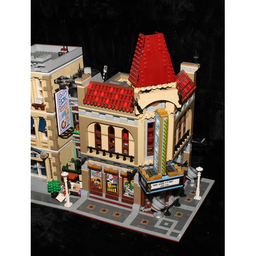 6470 - Lego - Creator Expert, 10297 Boutique Hotel, unboxed; 10278 Police Station, unboxed; 10232 Palace Ci... 