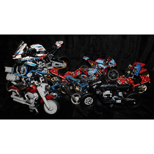 6472 - Lego - Creator Expert,10269 Harley Davidson Fat Boy, unboxed; Technic, 42130 BMW M 1000 RR, unboxed;... 