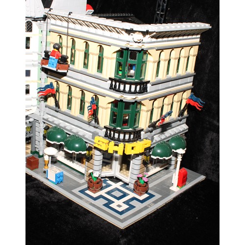 6474 - Lego - Factory, 10190, Market Street, unboxed; Creator Expert, 10185 Greengrocer, unboxed; 10211 Gra... 