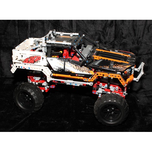 6523 - Lego - Technic, 9398 4X4 Crawler, unboxed; 8081 Extreme Cruiser, limited edition, 8297 Off-Roader, u... 