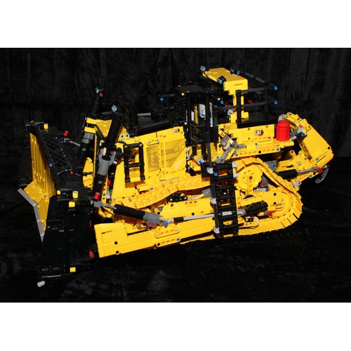 6507 - Lego - Technic, 42055 Bucket Wheel Excavator, unboxed; 42131 Cat D11 Bulldozer, unboxed; 42030 Volvo... 