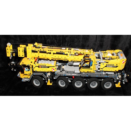 6506 - Lego - Technic, 42009 Mobile Crane Mk II, unboxed; 42006 Excavator, unboxed; 8043 Motorised Excavato... 