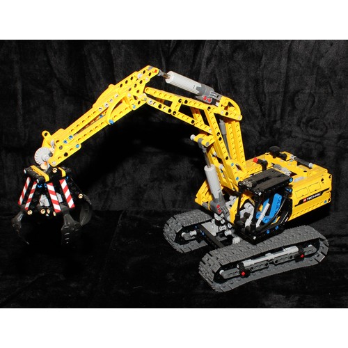 6506 - Lego - Technic, 42009 Mobile Crane Mk II, unboxed; 42006 Excavator, unboxed; 8043 Motorised Excavato... 