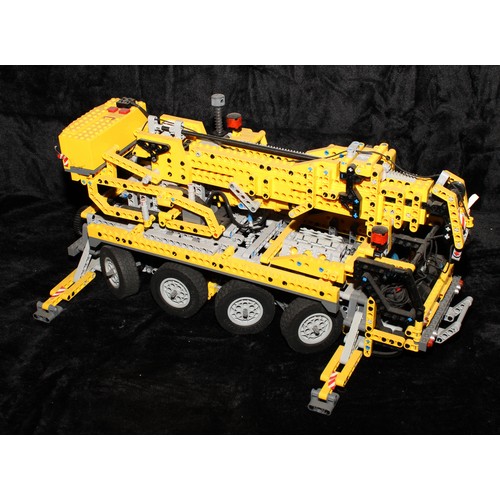 6506 - Lego - Technic, 42009 Mobile Crane Mk II, unboxed; 42006 Excavator, unboxed; 8043 Motorised Excavato... 