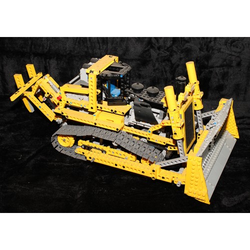 6506 - Lego - Technic, 42009 Mobile Crane Mk II, unboxed; 42006 Excavator, unboxed; 8043 Motorised Excavato... 