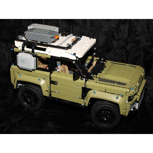 6482 - Lego - Icons, 10317 Land Rover Classic Defender 90, Technic, 42110 Land Rover Defender, unboxed; 421... 