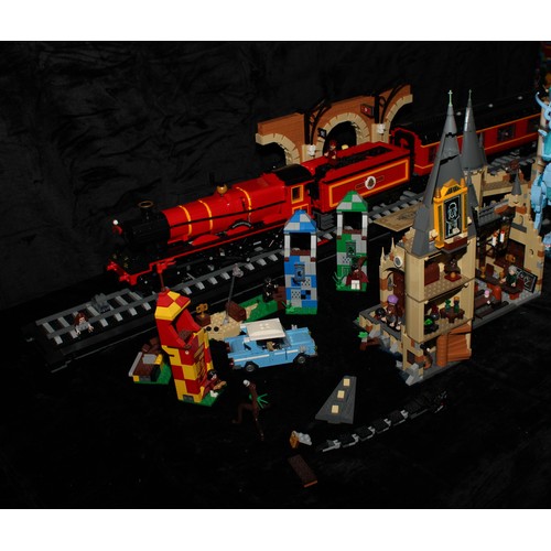 6477 - Lego - Harry Potter, 75954 Hogwarts Great Hall, 37cm high, 30cm wide, 18cm deep, unboxed; 76405 Hogw... 