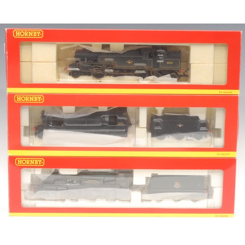 6245 - Hornby Model Railways - R2849 Early BR Castle Class '5068 Beverston Castle' locomotive, 00 gauge, bo... 