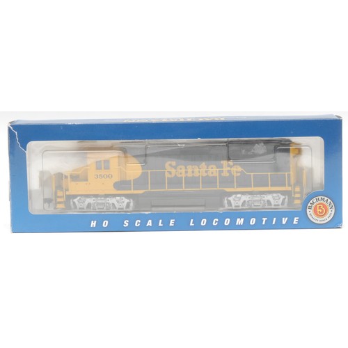 6056 - Bachmann B HO gauge model railways 'Diesel locomotive, Santa Fe, 3500, two tone blue and yellow live... 