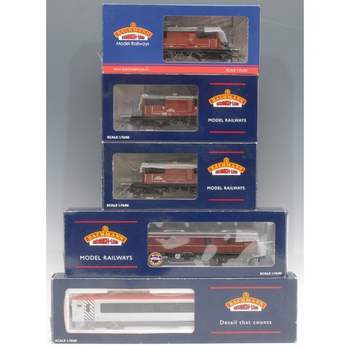 6110 - Bachmann Branch-Line Model Railways - five stock cars/coaches/brake vans comprising 33-825F Queen Ma... 