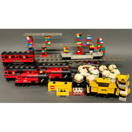 6476 - Lego - Harry Potter, 4708 Hogwarts Express, unboxed; Octan tanker cars; various track; etc (qty)

(4... 