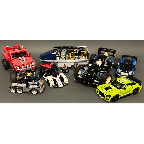 6516 - Lego - Technic, 42138 Ford Mustang Shelby GT500, unboxed; 42137 Formula E Porsche 99X Electric, unbo... 