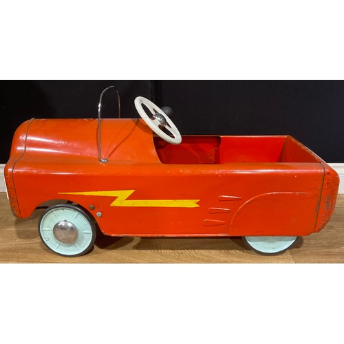 6440 - A Tri-ang 'Lightning' child’s pedal car, white steering wheel and horn, 44cm high, 85cm long