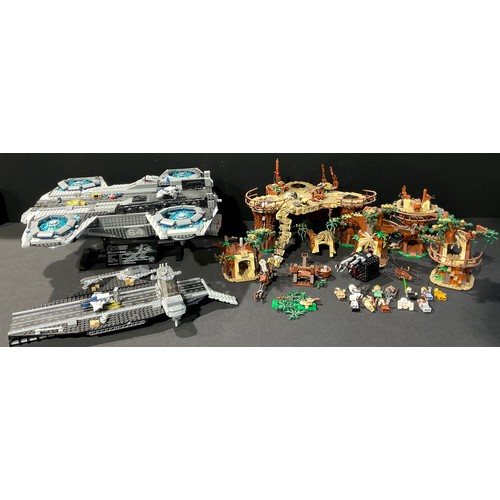 6490 - Lego - Marvel Super Heroes, 76042 The SHIELD Helicarrier, unboxed; Star Wars, 10236 Ewok Village, un... 