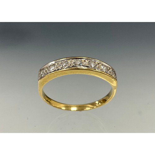 910 - A diamond ring, two tone yellow and white crest set with seven round brilliant cut diamonds, total e... 